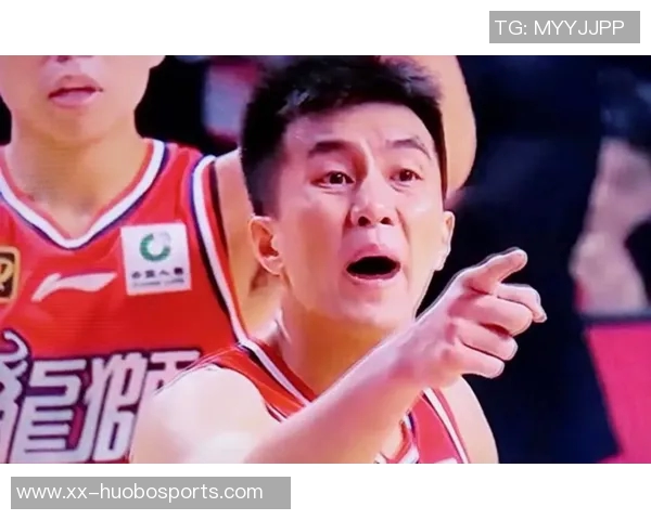 郭艾伦调侃徐昕加班责任引发队内欢笑气氛愈加融洽